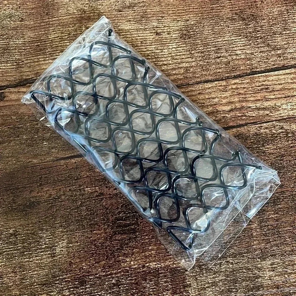 ❤️ NEW 2/$20 or 3/$25 Pack of 8 Coiled Hair Messy Bun Bobby Pins - Picture 1 of 4